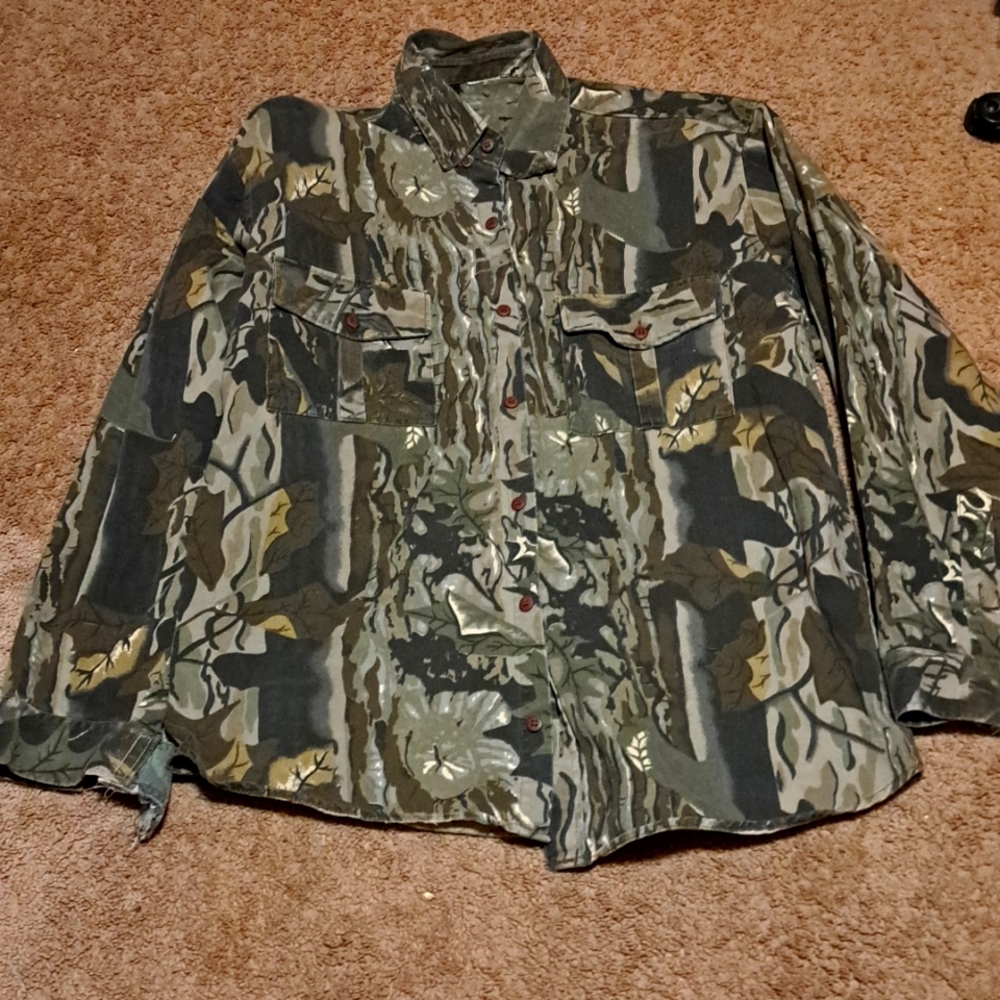 Large camo shirt (lg)